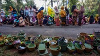 Nyadran Gunung Rogokusumo Silurah ini mengusung tema Harmonisasi Adat dan Kelestarian Alam dengan Mempertahankan Tradisi dan Budaya.
