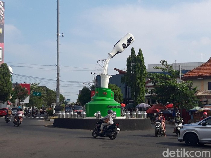 Monumen Susu Murni di Jalan Pandanaran, area Car Free Day (CFD) Boyolali. Diunggah Jumat (24/11/2023).