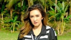 Nafa Urbach Alihkan Gaji DPR Buat Guru