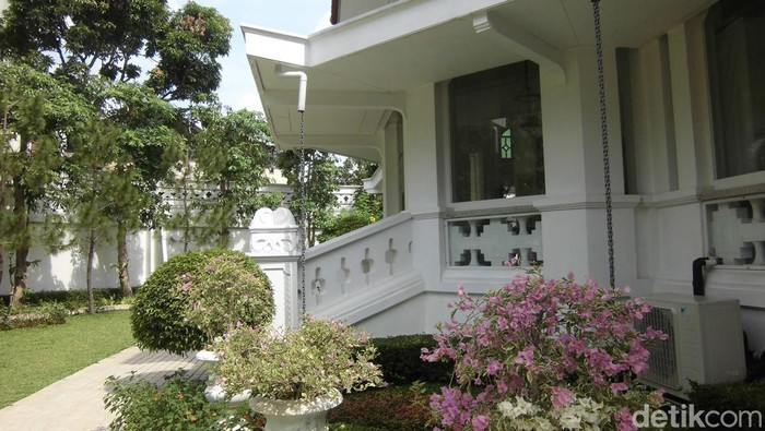 Nongkrong ala Putri Kerajaan di Istana Heritage Batik Keris Solo