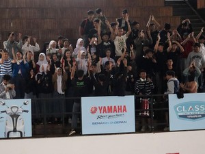 Adu Yel-yel Warnai Tanding Futsal Classy Yamaha Youth Festival Bandung