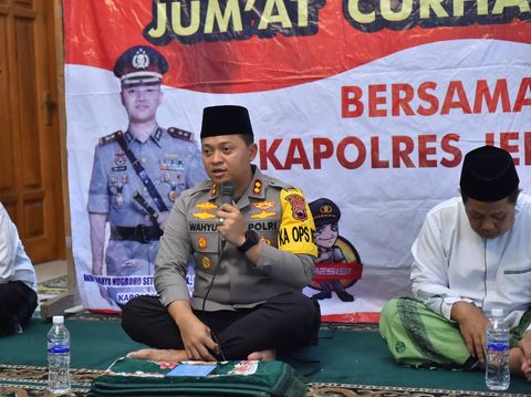 Polres Jepara, Jawa Tengah, menggelar Jumat Curhat di Masjid Baitul Muqorrobin, Kelurahan Demaan, Kecamatan Jepara, Jumat (24/11/2023).