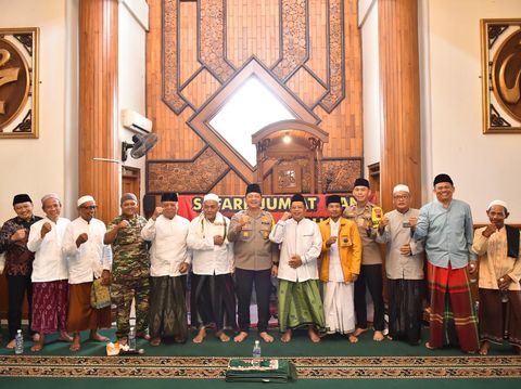 Polres Jepara, Jawa Tengah, menggelar Jumat Curhat di Masjid Baitul Muqorrobin, Kelurahan Demaan, Kecamatan Jepara, Jumat (24/11/2023).