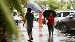 Potret Jakarta Diguyur Hujan Sore Ini