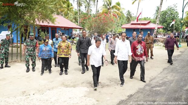 Presiden Jokowi Resmikan Kampung Nelayan Modern, Biak Numfor, 23 November 2023. (Tangkapan Layar Youtube)