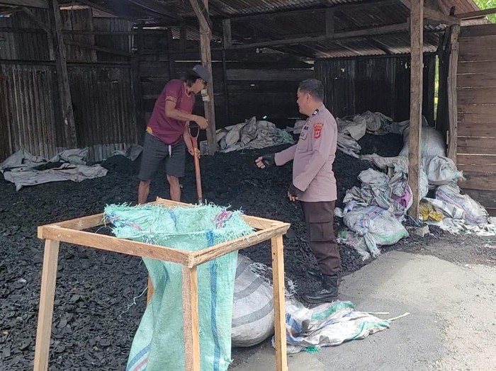 Ps Kasium Polsek Polebunging sekaligus Binmas Desa Mare-mare, Aiptu Yance Raintung.
