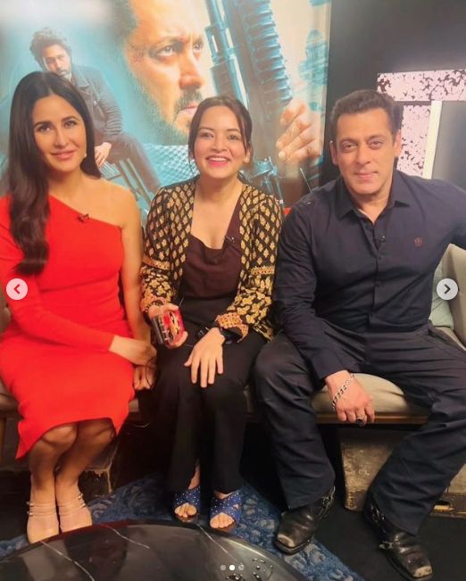 Penampilan Salman Khan dengan sepatu usang yang jadi viral.