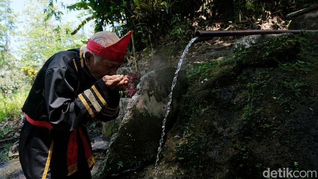 Desa Palaes yang berada di Kecamatan Likupang Barat, Kabupaten Minahasa Utara, Sulawesi Utara memiliki mata air yang sudah ada sejak Desa Palaes didirikan.