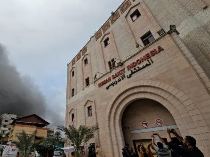 Smoke rises following an Israeli strike near the Indonesian Hospital in northern Gaza, November 12, 2023 [File: Anas al-Shareef/Reuters]