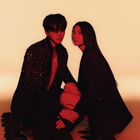 Perpaduan wajah Song Kang dan Kim Yoo Jung membuat penggemar mabok visual. Keduanya dikisahkan sebagai pasangan iblis dan manusia. Foto: dok. ELLE Korea