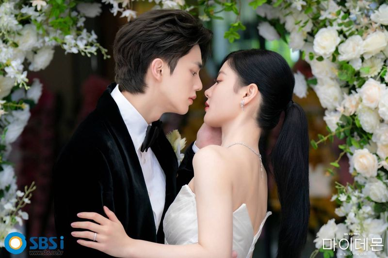 Song Kang dan Kim Yoo Jung dalam drama Korea My Demon Song Kang dan Kim Yoo Jung dalam drama Korea My Demon