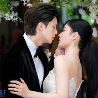 Song Kang bahkan dinilai semakin tampan setelah membintangi My Demon karena terlihat lebih tirus. Sampai-sampai disebut punya pesona bak aktor Thailand. Saat menghadiri konferensi pers, dia mengaku sengaja melakukan diet ketat. Foto: dok. SBS