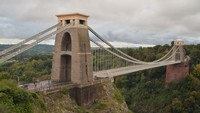 Di posisi ke empat ada Bristol. Di sini ada wisata populer seperti Jembatan Gantung Clifton. Jembatan ini membentang di atas Jurang Avon, yang menghubungkan kota Clifton di sisi barat dengan kota Bristol di sisi timur. Jembatan ini adalah salah satu landmark paling terkenal di Bristol, dan merupakan salah satu jembatan gantung tertua di Inggris. Jembatan ini juga merupakan tempat populer untuk berolahraga seperti jalan kaki, jogging, atau bersepeda. (Andrew Tryon/geograph.org.uk)