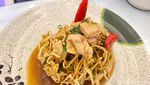 Seru! Di Sini Bisa Makan Mie Serasa di Pesawat Dilayani Pramugari