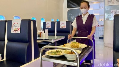 Seru! Di Sini Bisa Makan Mie Serasa di Pesawat Dilayani Pramugari