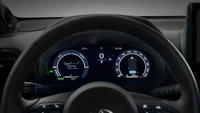 Di bagian interior, fitur yang menonjol adalah peningkatan teknologi yang membuat Yaris Cross sejajar dengan kompetitornya. Tergantung pada level trim, ada pilihan antara cluster instrumen digital 7 inci atau 12,3 inci, dilengkapi layar sentuh infotainment 9 inci atau 10,4 inci. Foto: Dok. Toyota