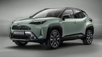 Penambahan baru pada rangkaian ADAS mencakup Pre-Collision System, Acceleration Suppression, Proactive Driving Assist, Safe Exit Assist, dan Rear Seat Reminder System, sedangkan Adaptive Cruise Control lebih mulus dan cepat dari sebelumnya. Foto: Dok. Toyota