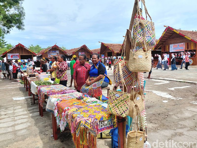 UMKM di Sail Teluk Cendrawasih 2023