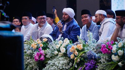 Zulhas-Gibran Hadiri Semarang Bersalawat yang Dipadati Puluhan Ribu Warga