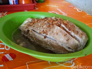 Gede Banget! Bakso Tulang Rusuk Berbobot 1 Kilogram Ini Favorit Selebriti
