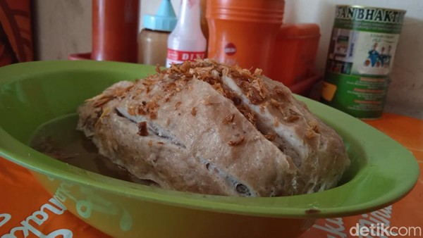 Gede Banget! Ada Bakso Rusuk Jumbo di Warung Andalan Nex Carlos
