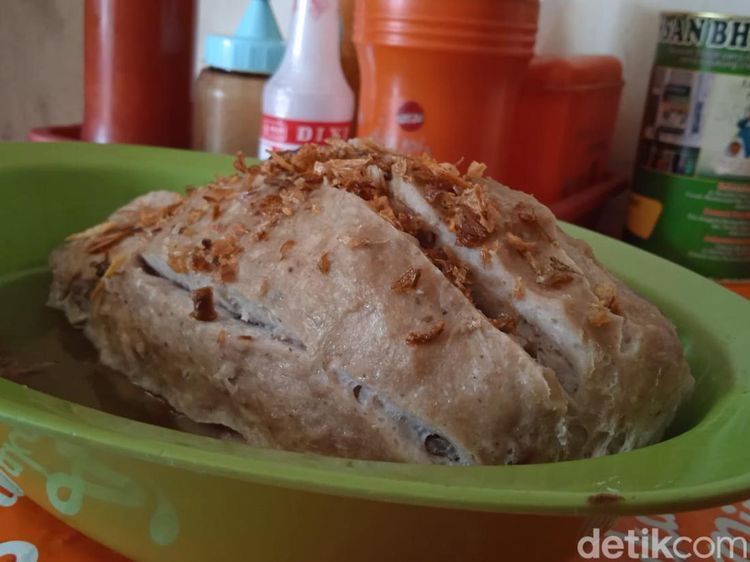 Gede Banget! Ada Bakso Rusuk Jumbo di Warung Andalan Nex Carlos