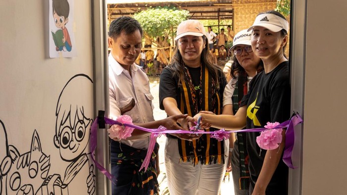 Bangun Perpustakaan Sekolah di Sumba NTT Salah satu bentuk kepedulian terhadap dunia pendidikan yakni dengan adanya penyediaan sarana dan prasarana perpustakaan di sekolah.