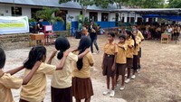 Sebagian besar sekolah-sekolah tersebut terkena dampak bencana alam, terletak di daerah rawan bencana atau terpencil. Melihat kondisi tersebut, Atome Financial tergerak melakukan aksi membangun perpustakaan sekolah di SMP Wee Wella. Di sekolah ini terdapat 146 orang pelajar dan 10 orang tenaga pengajar. Proses pembangunan perpustakaan dimulai sejak Oktober 2023 dan rampung di pertengahan November 2023. 