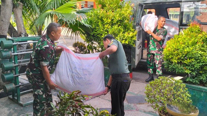 bantuan korban palestina yang dikumpulkan di kodim lamongan