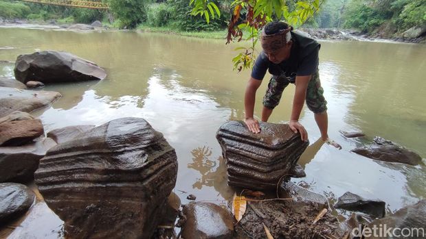 Batu unik yang konon peninggalan sejarah Galuh