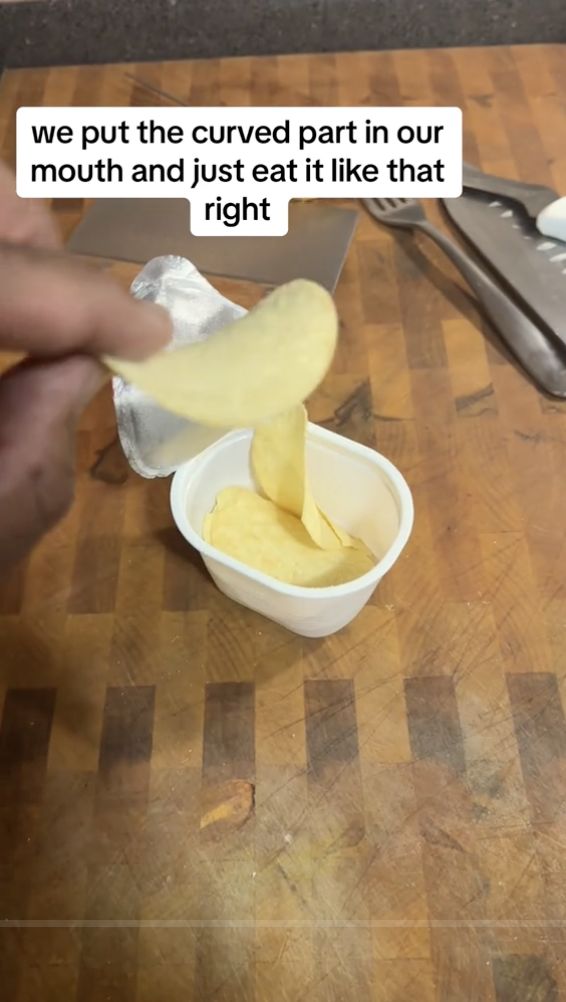 Cara Makan Pringles yang Tepat agar Gurihnya Maksimal