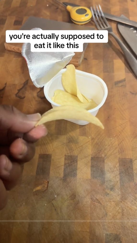 Cara Makan Pringles yang Tepat agar Gurihnya Maksimal