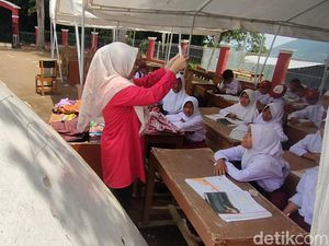 Semangat Guru Cianjur Menyelamatkan Generasi Emas Korban Gempa