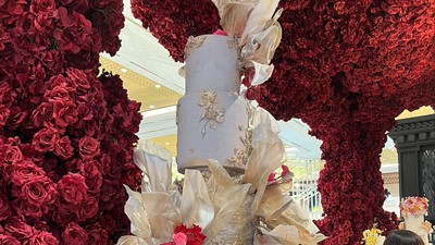 7 Ide Kue Pernikahan Unik & Elegan, Berbentuk Carousel Hingga Kastil Kerajaan