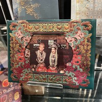 Memajang foto pengantin di bagian depan undangan pernikahan juga bisa menjadi pilihan. Ditambah dengan desain yang pas sesuai dengan tema foto, undangan pernikahan akan terlihat menawan. Foto: Wolipop/Vina Oktiani