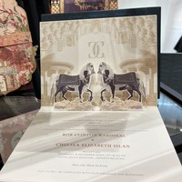 Seperti artis cantik Chelsea Islan, kamu juga bisa menambahkan desain 3D di bagian dalam undangan. Desain tersebut pastinya akan membuat undangan jadi lebih menarik dan unik bernilai seni. Foto: Wolipop/Vina Oktiani