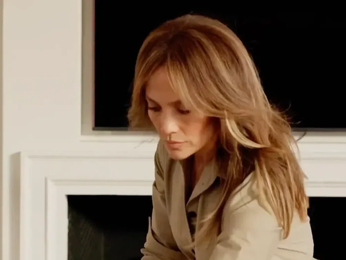 Jennifer Lopez merilis koleksi lingeri yang didesainnya sendiri.