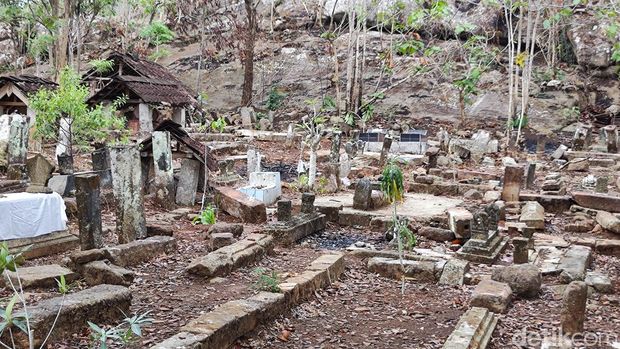 Kompleks pemakaman Migit di Padukuhan Gelaran, Kalurahan Kampung, Kapanewon Nglipar, Gunungkidul. Foto diunggah pada Sabtu (25/11/2023).