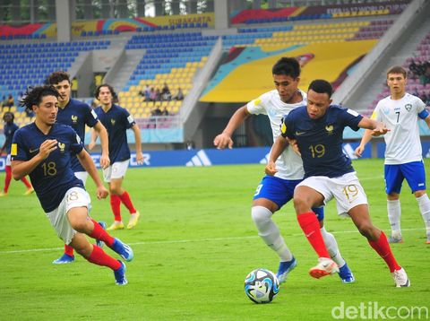 Laga Prancis U-17 melawan Uzbekistan U-17 pada babak 16 besar di Stadion Manahan Solo, Sabtu (25/11/2023).
