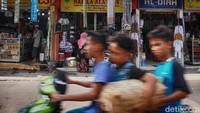 Warga keturunan Arab yang ada di kawasan itu merupakan para perantau dari berbagai daerah seperti Pekalongan, Solo, Tegal, Cirebon, Palembang, dll.