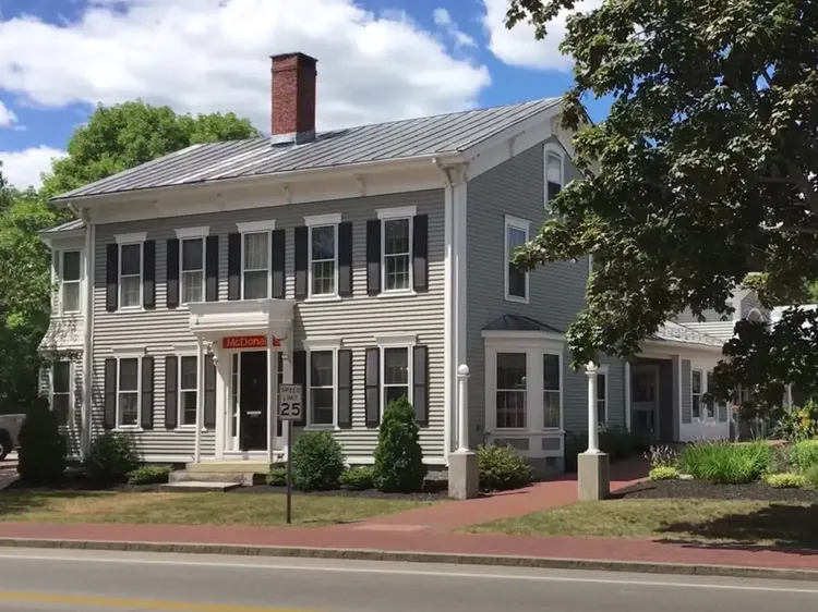 Mengintip McDonalds Paling Mewah di Dunia, Ada Menu Seafood!