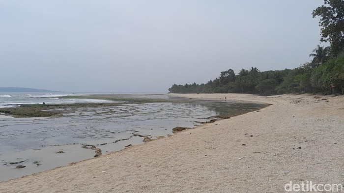 Pantai Karapyak Pangandaran.