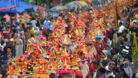 Pemkab Tanah Datar mendukung nagari tersebut menggelar festival salah satunya dengan pawai 1.000 pongek.