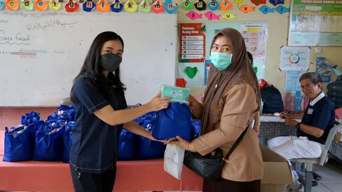 Peduli 100 Guru di Jakarta Utara Memperingati Hari Guru Nasional Pendidikan menjadi bagian penting dalam pembentukan generasi penerus bangsa dan sangat erat kaitannya menjadi kunci penentuan kualitas pendidikan anak bangsa.