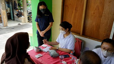 Peduli 100 Guru di Jakarta Utara Memperingati Hari Guru Nasional
