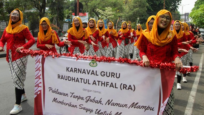Perayaan aMomen Peringatan Hari Guru di Berbagai Wilayah IndonesiaHari Guru Nasional di Semarang Momen Peringatan Hari Guru di Berbagai Wilayah Indonesia