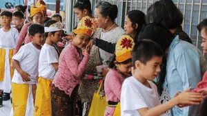 Momen Peringatan Hari Guru di Berbagai Wilayah Indonesia