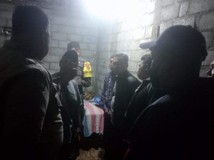 Polisi mendatangi TKP penemuan nenek tewas di Paliyan, Gunungkidul, Jumat (24/11/2023) malam.