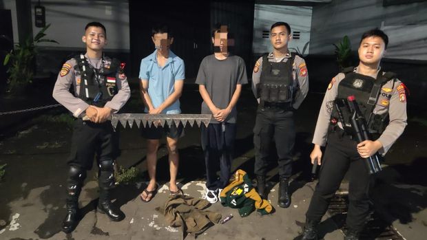 Polisi mengamankan empat orang pemuda di dua lokasi berbeda di kawasan Jakarta Selatan (dok. istimewa)