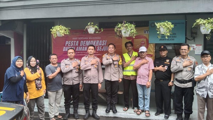Polres Jaksel melakukan asistensi ke poskamling di wilayah Kebayoran Baru, Jakarta Selatan.